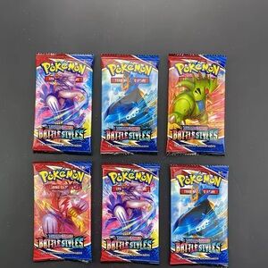 Random 2x pc pokeman special edition cards